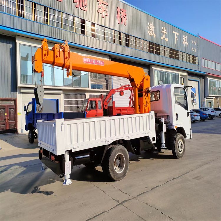 凌源市三轮随车吊定制 农用改装机自备吊中瑞长期出售